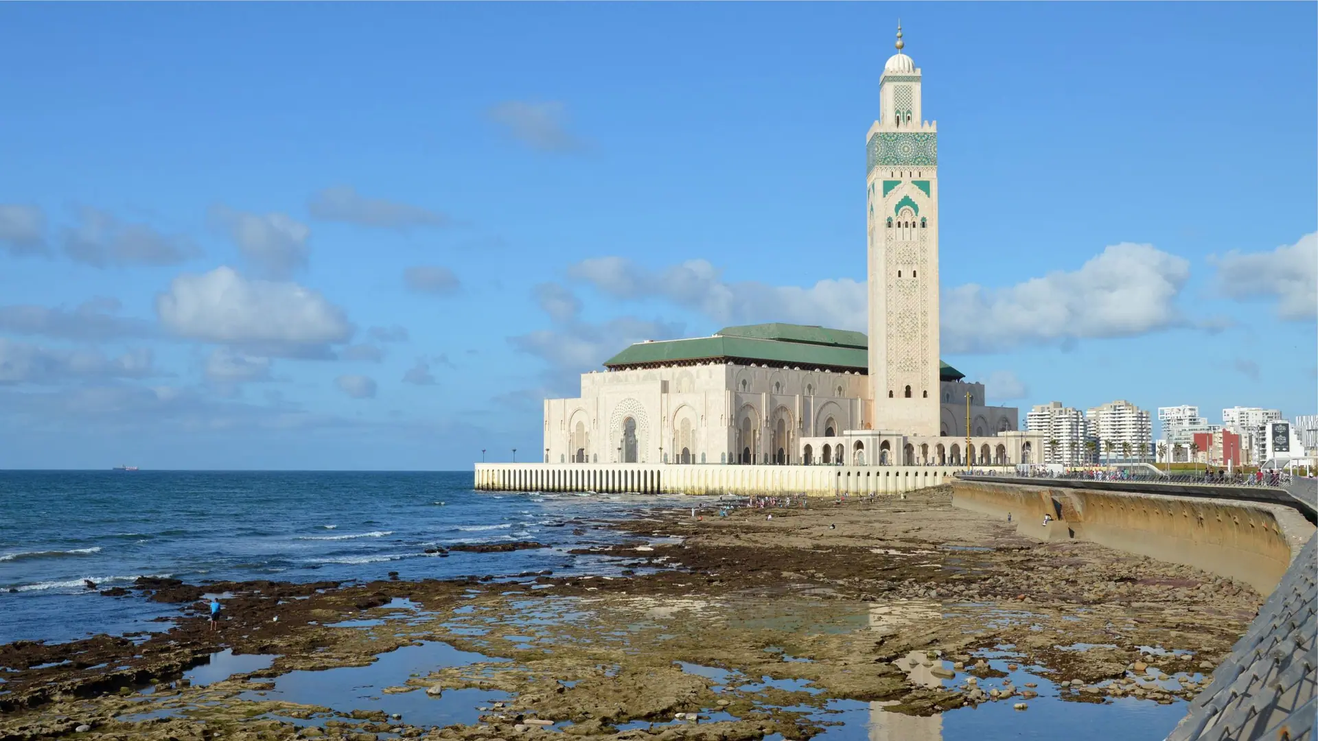 View of the Hassan II Mosque in Casablanca, Marruecos, by the sea.